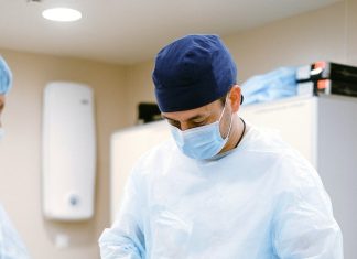 6 Things to Look for in a Trusting Plastic Surgeon Plastic surgeon consulting with a patient in a clinic office